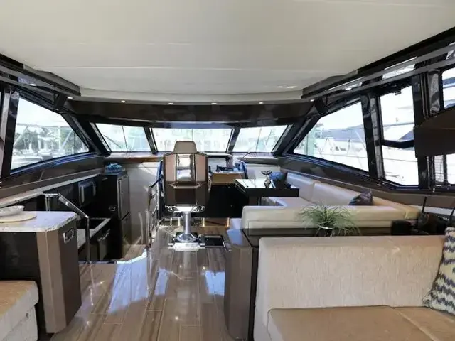 Marquis 660 Sport Yacht