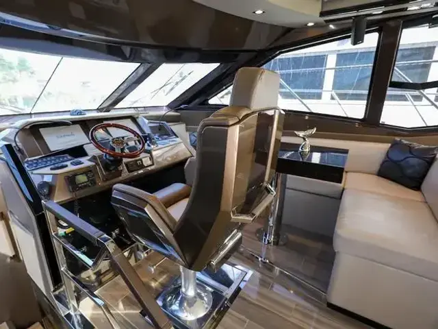 Marquis 660 Sport Yacht