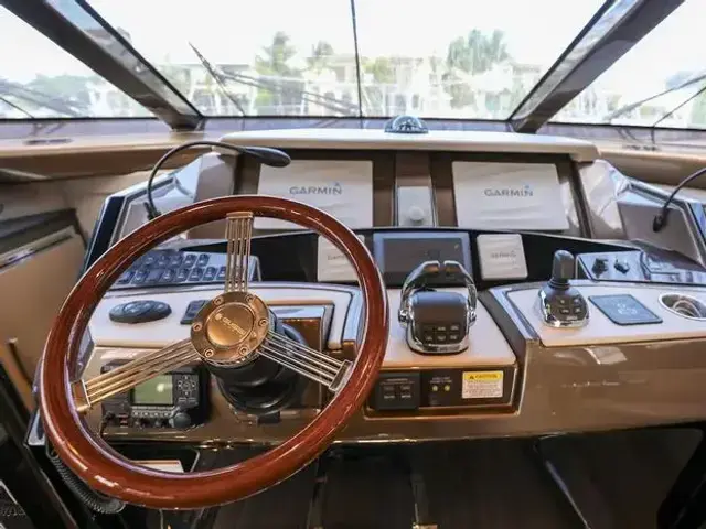 Marquis 660 Sport Yacht