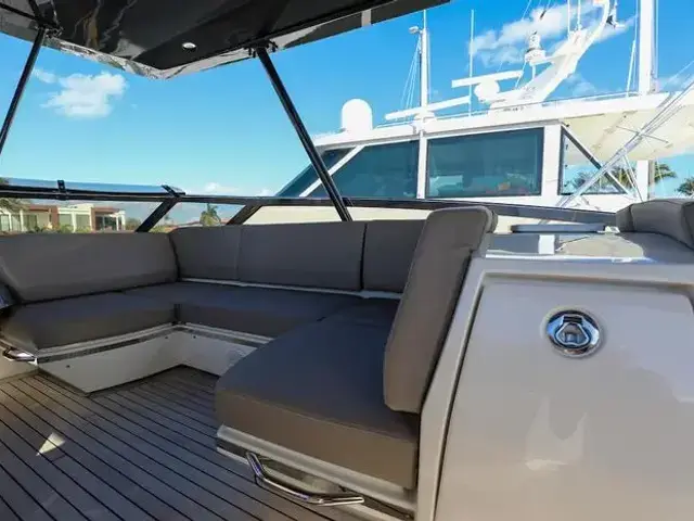 Marquis 660 Sport Yacht