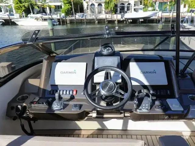 Marquis 660 Sport Yacht