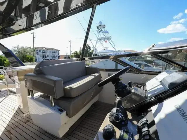 Marquis 660 Sport Yacht