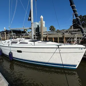 2004 Hunter 36