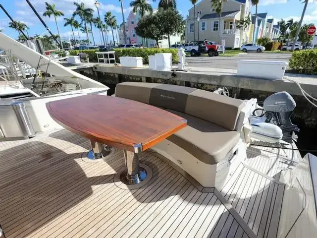 Marquis 660 Sport Yacht