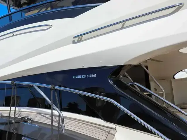 Marquis 660 Sport Yacht