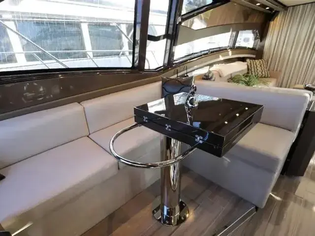 Marquis 660 Sport Yacht