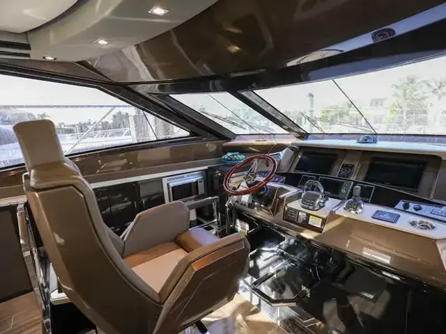 Marquis 660 Sport Yacht