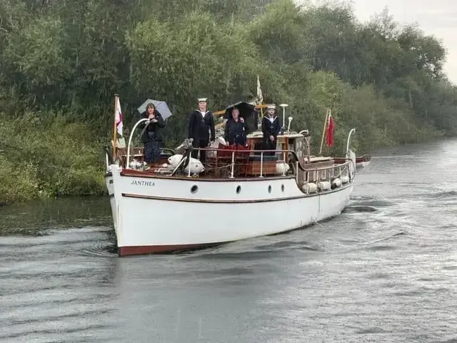 WHISSTOCKS Motor Launch