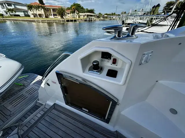 Sea Ray L590