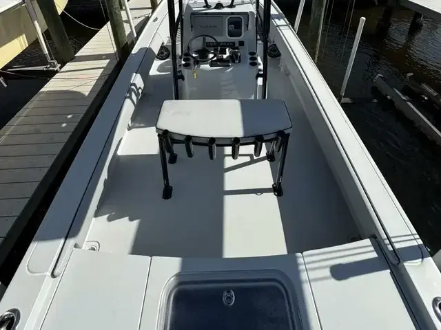 Contender 25 Bay