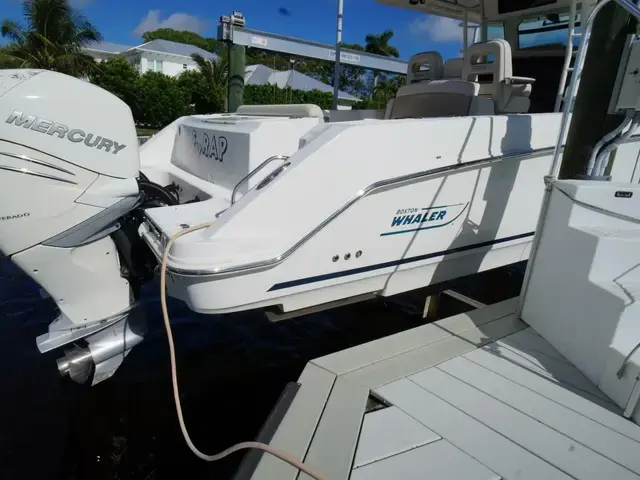 Boston Whaler 330 Outrage