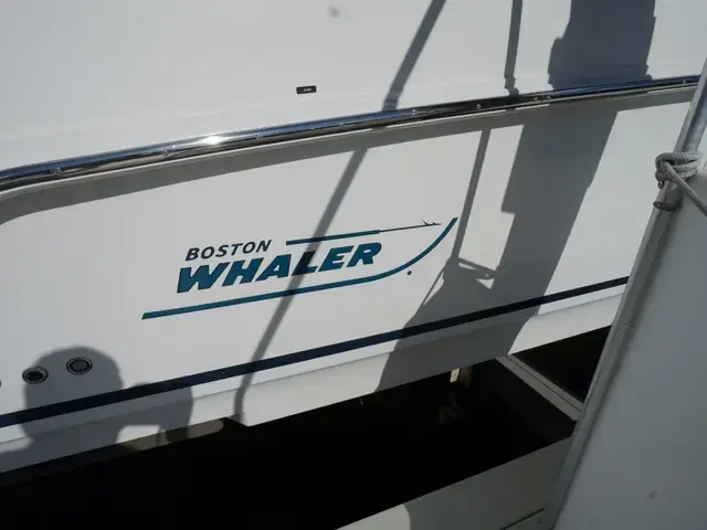 Boston Whaler 330 Outrage