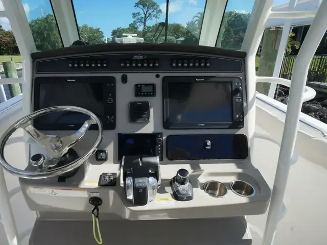 Boston Whaler 330 Outrage