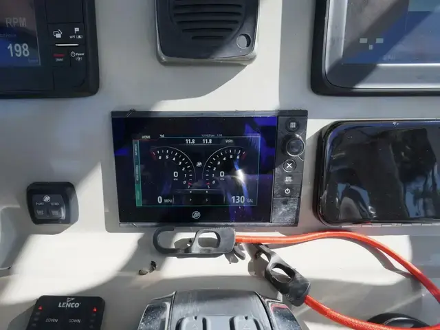 Boston Whaler 330 Outrage