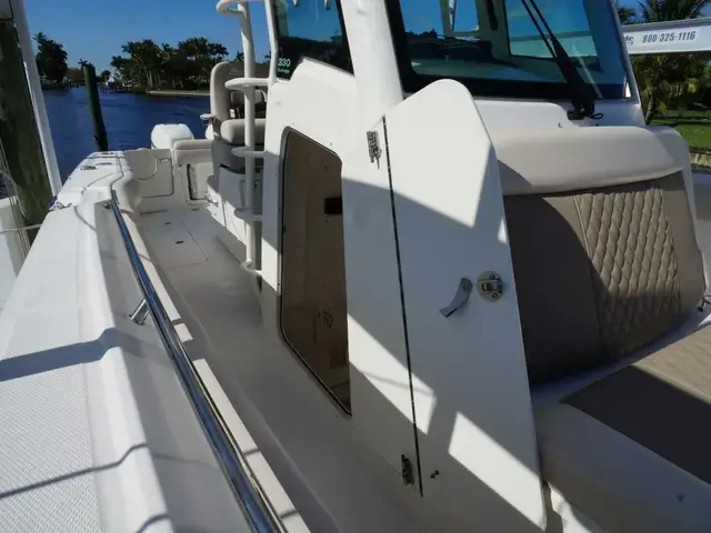 Boston Whaler 330 Outrage