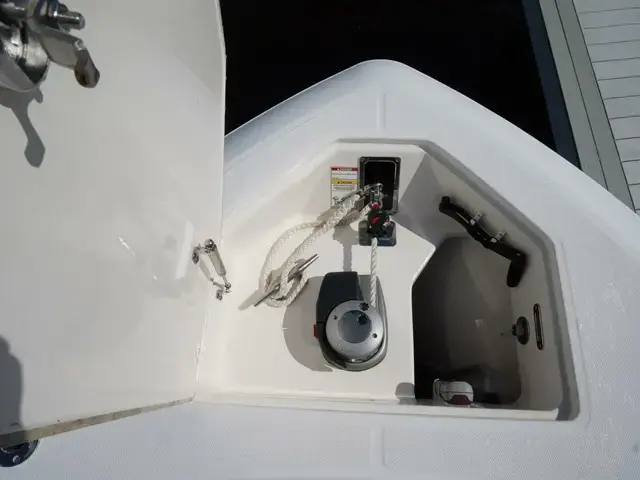 Boston Whaler 330 Outrage