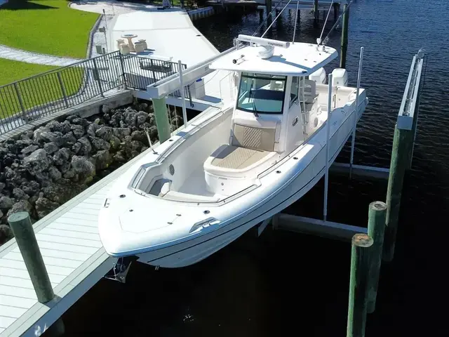 Boston Whaler 330 Outrage