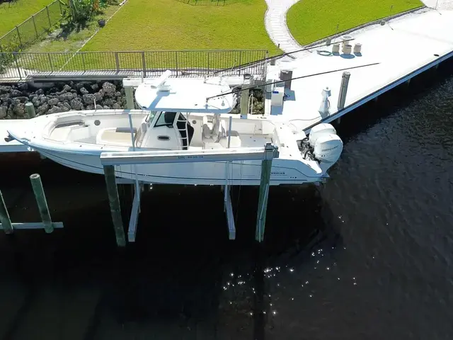 Boston Whaler 330 Outrage