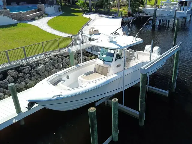 Boston Whaler 330 Outrage