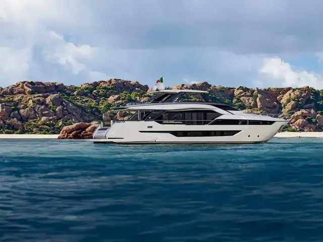 Ferretti Yachts 940