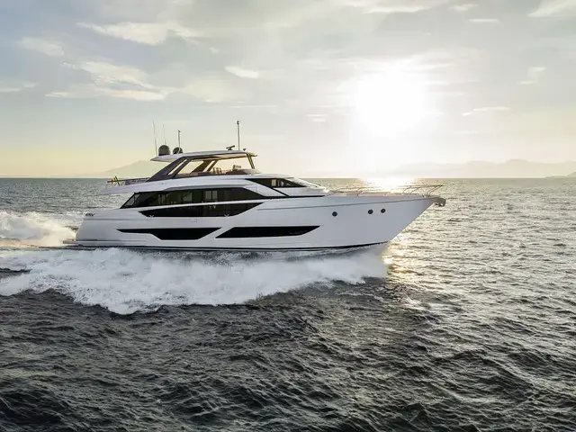 Ferretti Yachts 860