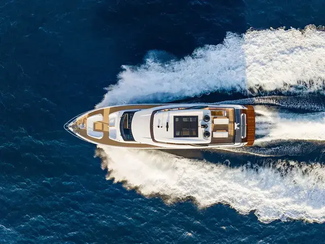 Ferretti Yachts 860