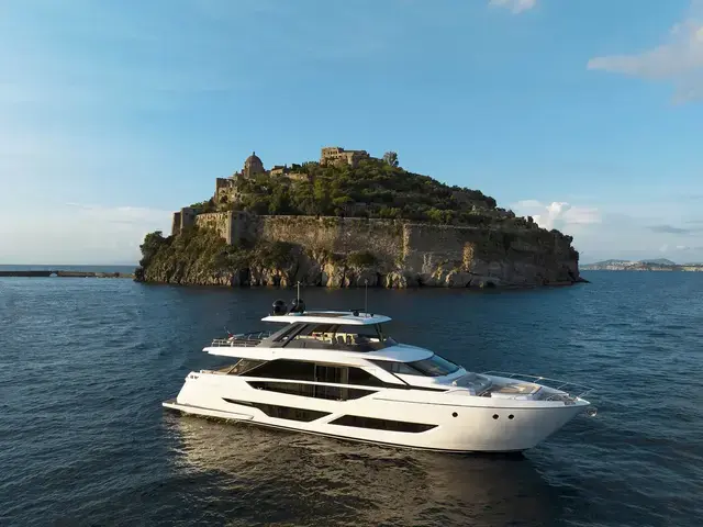 Ferretti Yachts 860