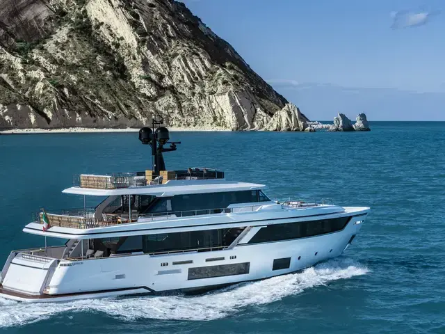 Custom Line Navetta 30