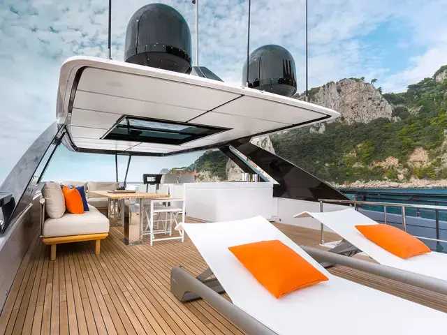 Ferretti Yachts 860