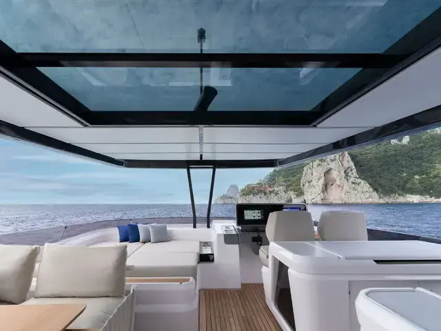 Ferretti Yachts 860