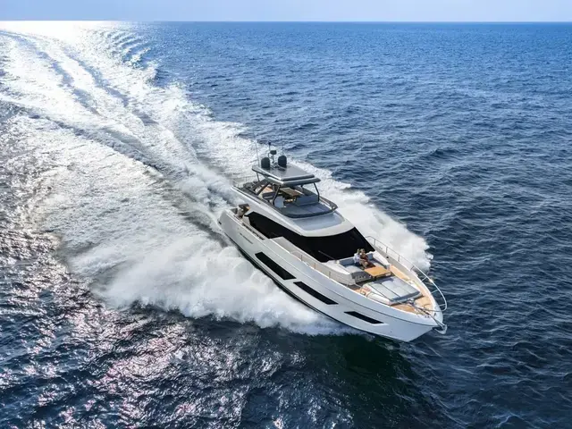 Ferretti Yachts 720