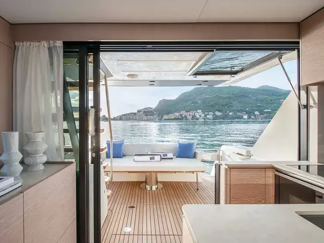 Ferretti Yachts 500