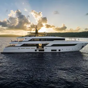 2025 Custom Line Navetta 42