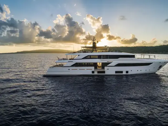 Custom Line Navetta 42