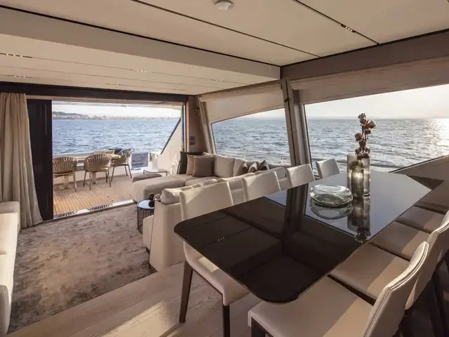 Ferretti Yachts 720