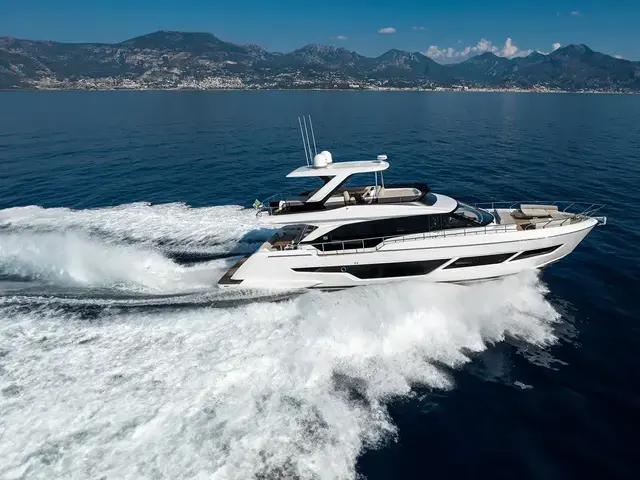 Ferretti Yachts 670