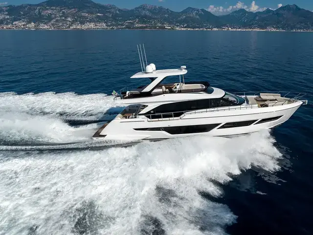 Ferretti Yachts 670