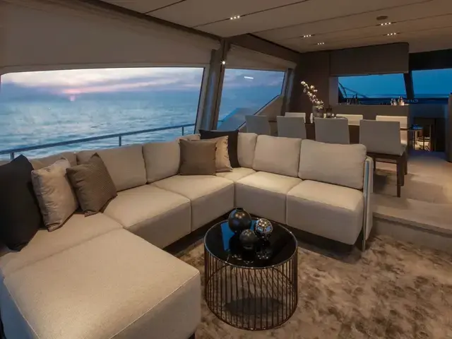 Ferretti Yachts 720