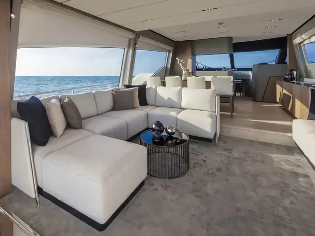 Ferretti Yachts 720