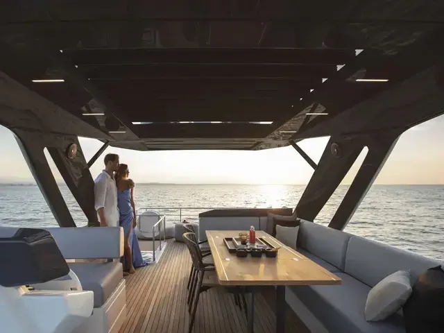 Ferretti Yachts 720