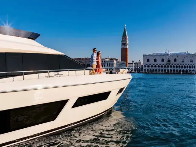 Ferretti Yachts 670