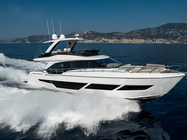 Ferretti Yachts 670