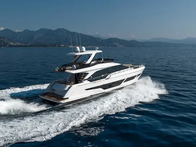 Ferretti Yachts 670