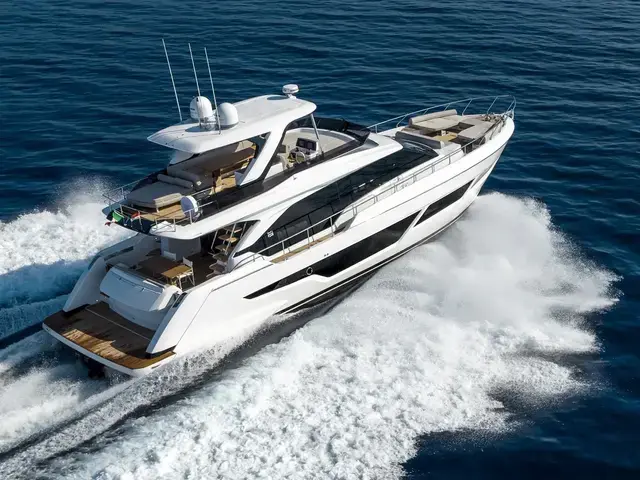 Ferretti Yachts 670