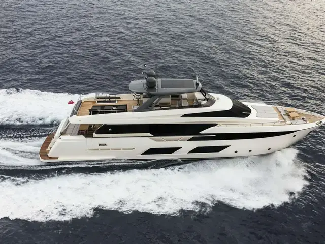 Ferretti Yachts 920