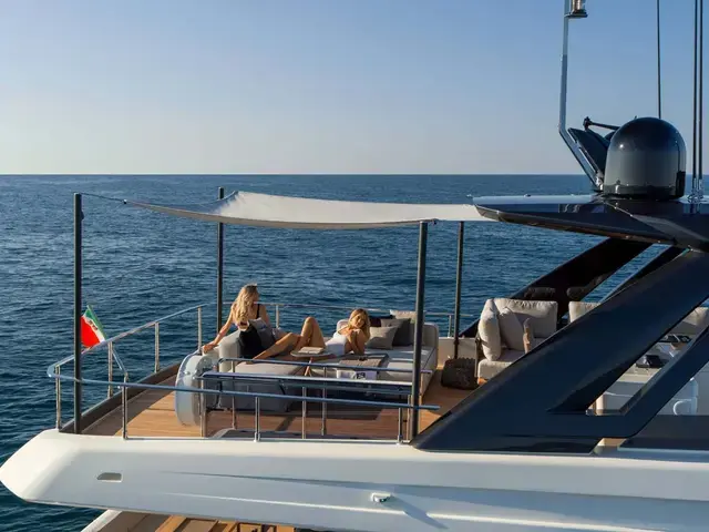 Ferretti Yachts 780