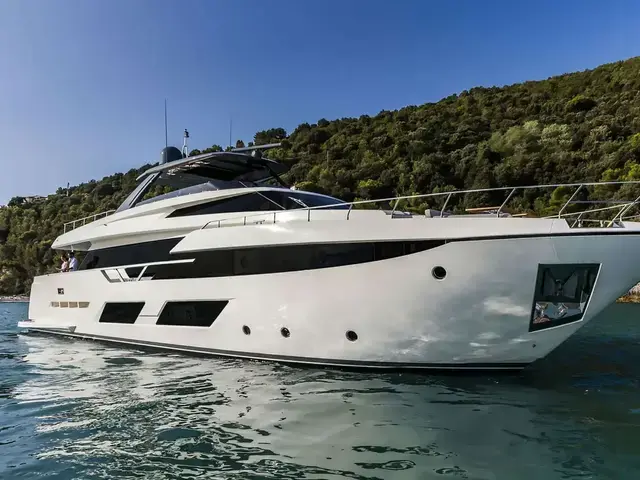 Ferretti Yachts 920