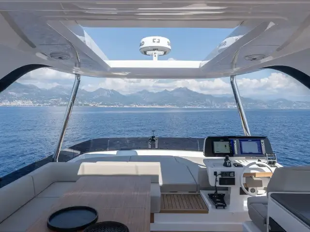 Ferretti Yachts 670