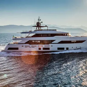 2025 Custom Line Navetta 37