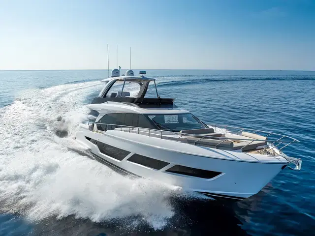 Ferretti Yachts 670